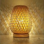 Lampe de bureau en rotin tressé au style bohème