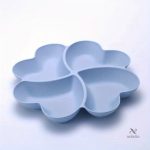 Assiettes colorées pour présentation de mets divers