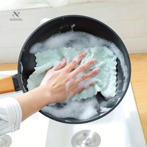 Microfibres épaisses pour nettoyer efficacement les surfaces