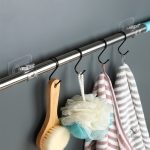 Fixations adhésives pour habillages de fenêtres, sans perçage