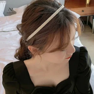 Serre-têtes élégants en perles blanches pour une touche chic