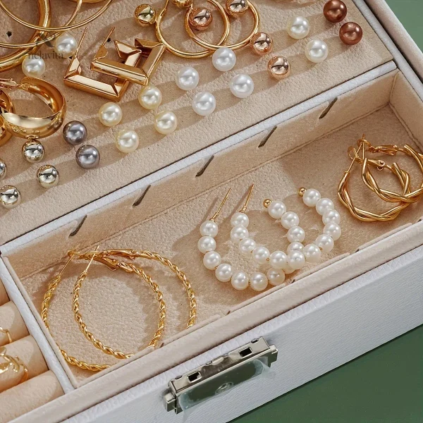 Accessoires beauté : lot de boucles d'oreilles variées