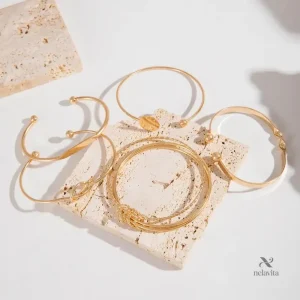 Bijoux dorés tendance pour un look élégant