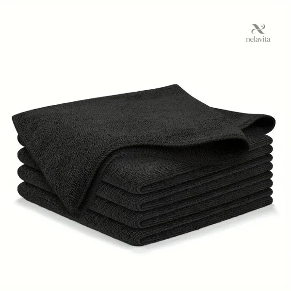 Chiffons noirs pour un nettoyage efficace à bord