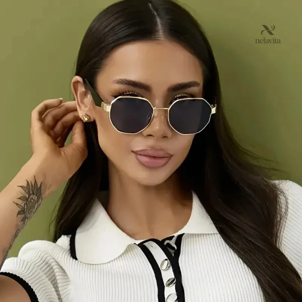 Accessoire mode femme : lunettes noires et dorées