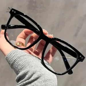 Montures carrées rétro chic pour homme en noir et transparent