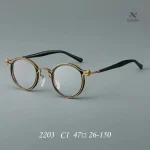 Accessoire de mode : lunettes homme à monture dorée et noire