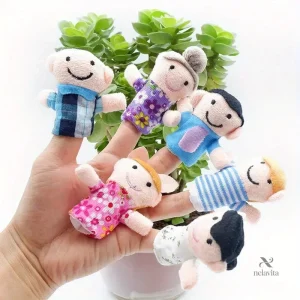 Famille de marionnettes à doigt pour animations créatives
