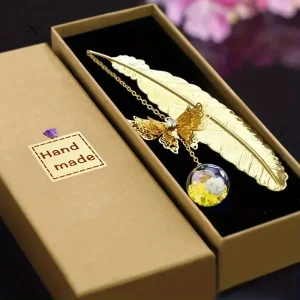 Marque-page Plume Dorée avec Papillon et Fleurs Séchées – Coffret Cadeau Élégant et Fait Main