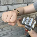Marteau en acier avec manche en bois