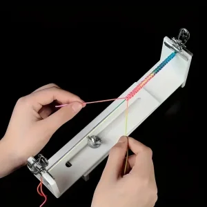 Outil de fabrication pour bracelets en paracorde