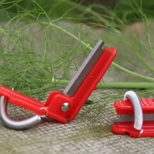 Outil compact pour tailler plantes et herbes
