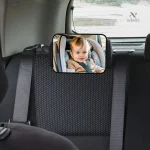 Surveillance bébé en voiture grâce à un miroir pratique