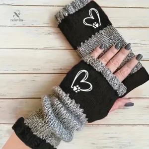 Mitaines Tricotées à la Main avec Motif Cœur – Accessoire Doux et Unique pour Broderie et Hiver