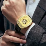 Montre automatique avec mouvement mécanique apparent