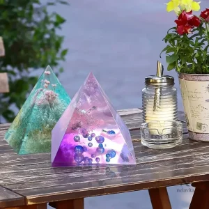Moule pyramidal pour création de bijoux en résine