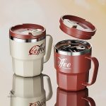 Mug isotherme pratique, idéal pour boissons chaudes ou froides