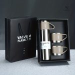 Mug isotherme de 500ml avec tasses colorées