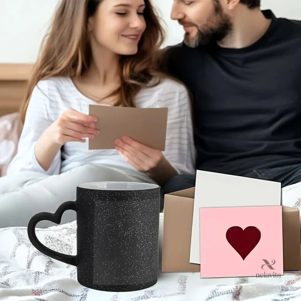 Mug noir qui dévoile une image avec la chaleur, personnalisable