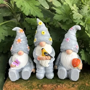 Sculpture originale pour jardin, nain avec oiseau adorable