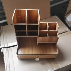 Rangement en bois pour fournitures de bureau