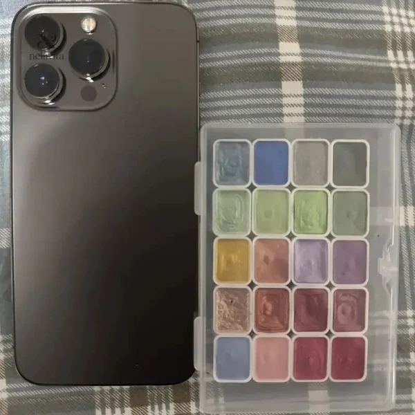 Aquarelle métallique pour des effets lumineux en peinture