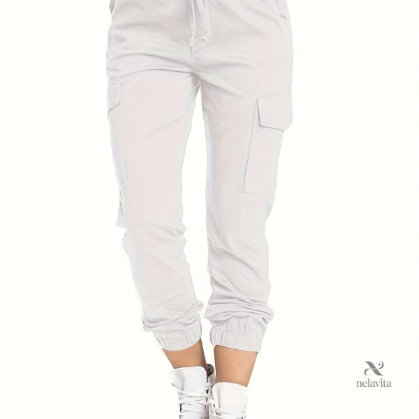 Élégance décontractée avec ce pantalon à poches