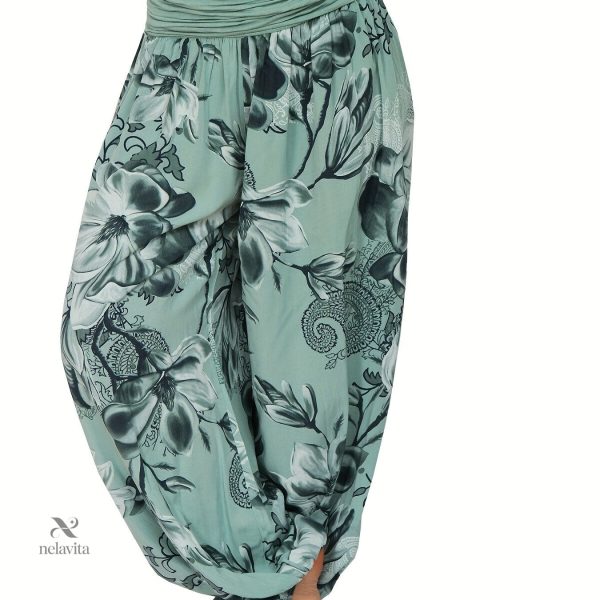 Design floral sur un pantalon à taille élastique