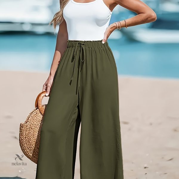 Pantalon féminin avec coupe large et moderne