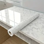 Papier peint adhésif effet marbre blanc pour intérieur
