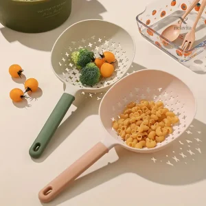 Passoire en plastique avec manche, idéale pour égoutter