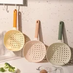 Ustensile pratique pour égoutter pâtes et légumes