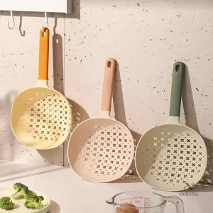 Ustensile pratique pour égoutter pâtes et légumes