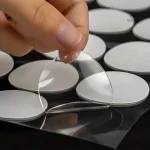 Fixation discrète pour projets de bricolage et décoration intérieure