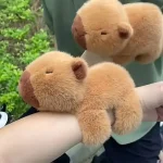 Peluche capybara marron, un ajout adorable à votre espace