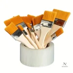 Outils de peinture : pinceaux variés pour créateurs