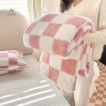 Plaid traditionnel en velours, un essentiel à moins de 20€