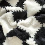 Plaid doux en velours, parfait pour les soirées cocooning