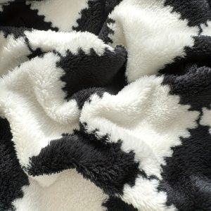 Plaid doux en velours, parfait pour les soirées cocooning