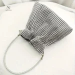 Sac de soirée femme en strass, accessoire tendance et glamour