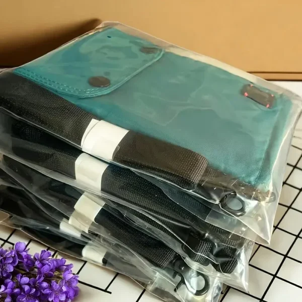Accessoire de voyage bleu turquoise avec fermeture à pression