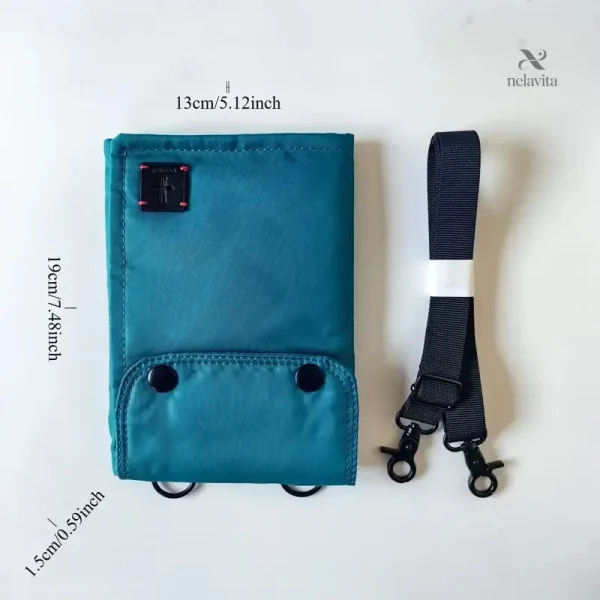 Élégant protège-passeport avec design fonctionnel et durable
