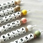 Porte-clés enfant personnalisé avec prénom en perles colorées