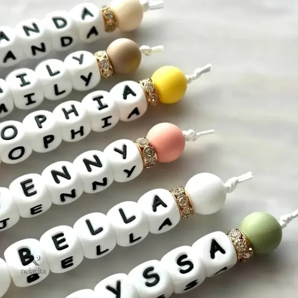 porte-cles-enfant-personnalise-avec-prenom-perles-coloree-114277-1 Porte-clés enfant personnalisé avec prénom en perles colorées