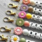 Porte-clés enfant en perles colorées, cadeau unique