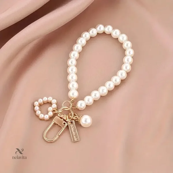Accessoire porte-clés en perles avec touches dorées