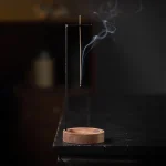 Porte-encens moderne en métal et bois, style épuré
