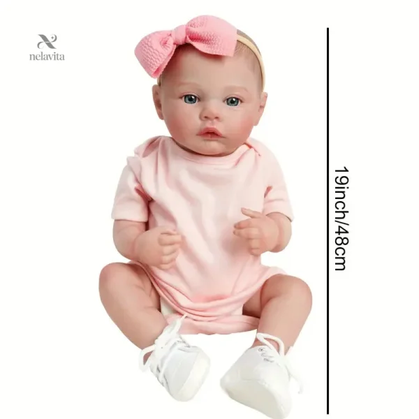 Poupée réaliste en silicone, vêtue d'une tenue rose