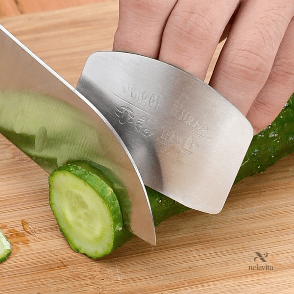 Accessoire de cuisine en inox pour protéger les doigts