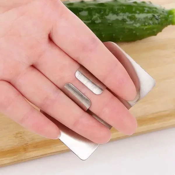 Accessoire de découpe pour éviter les blessures aux doigts